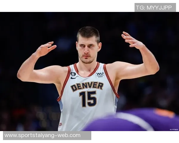 首发场均15分7篮板7助攻且命中两记三分的球员仅有三人包括威少约基奇和077